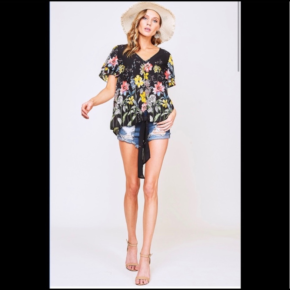 Vine & Love | Black Floral Blouse ๐ - Picture 6 of 6